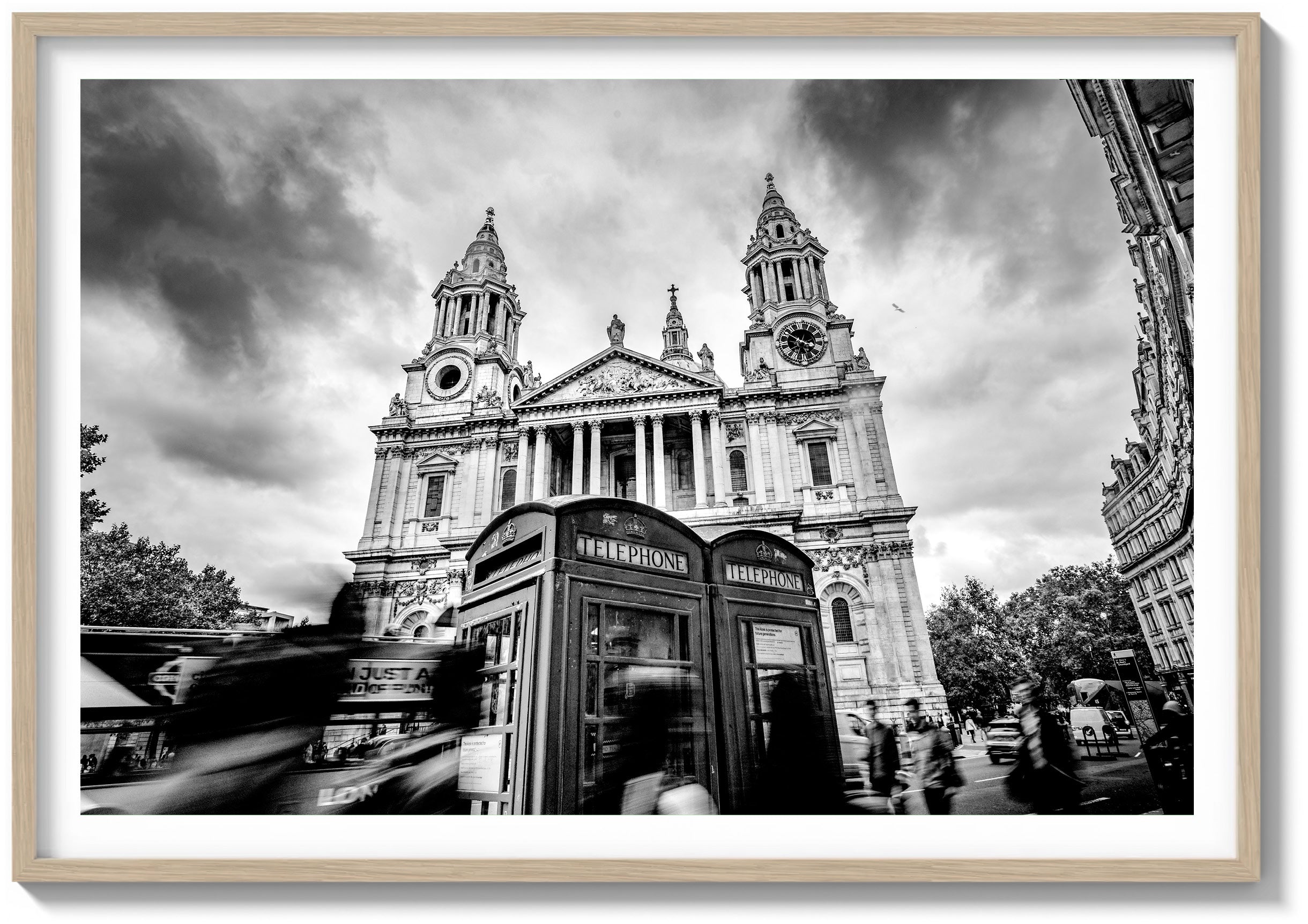 Bustle at St. Paul's Cathedral