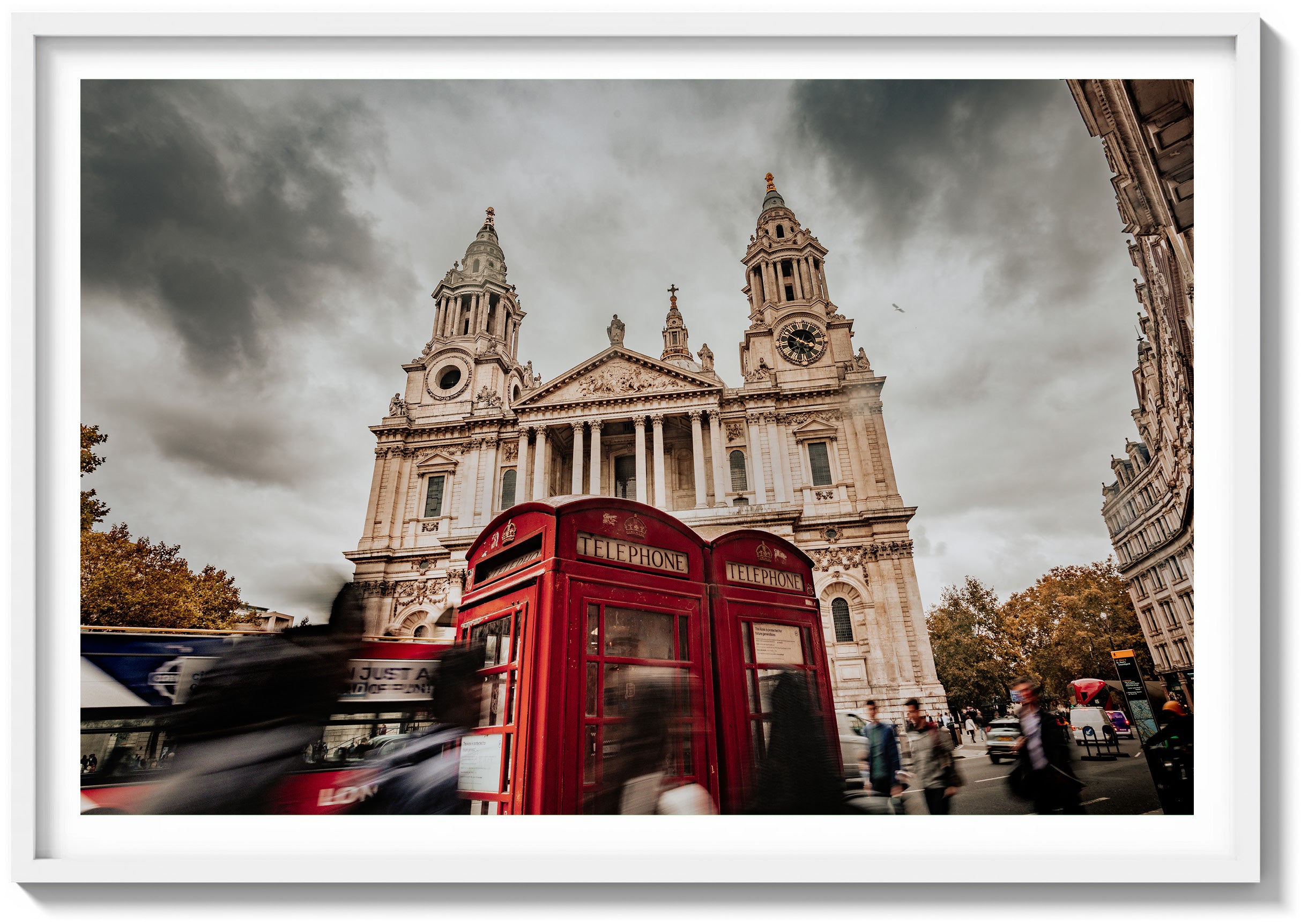 Bustle at St. Paul's Cathedral