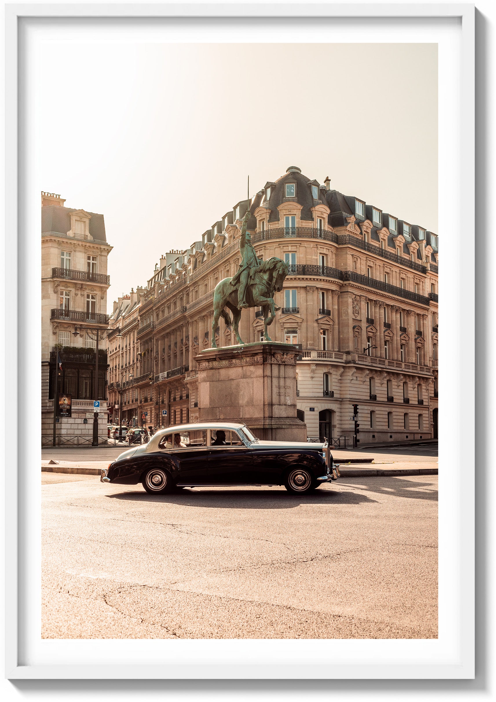 Circling Avenue d'Iéna