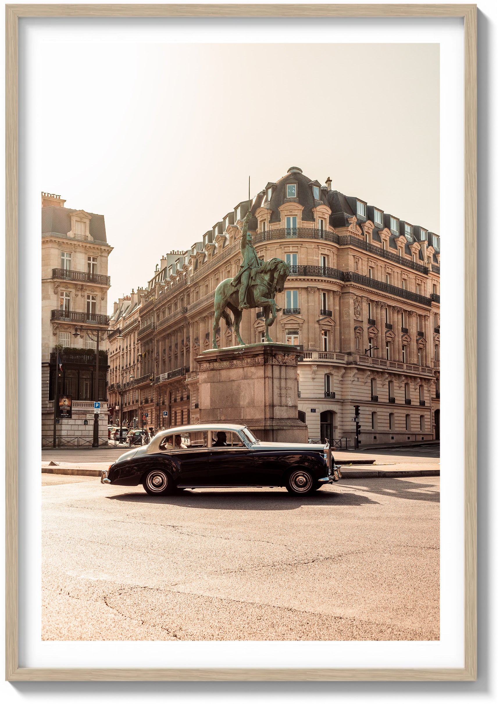 Circling Avenue d'Iéna