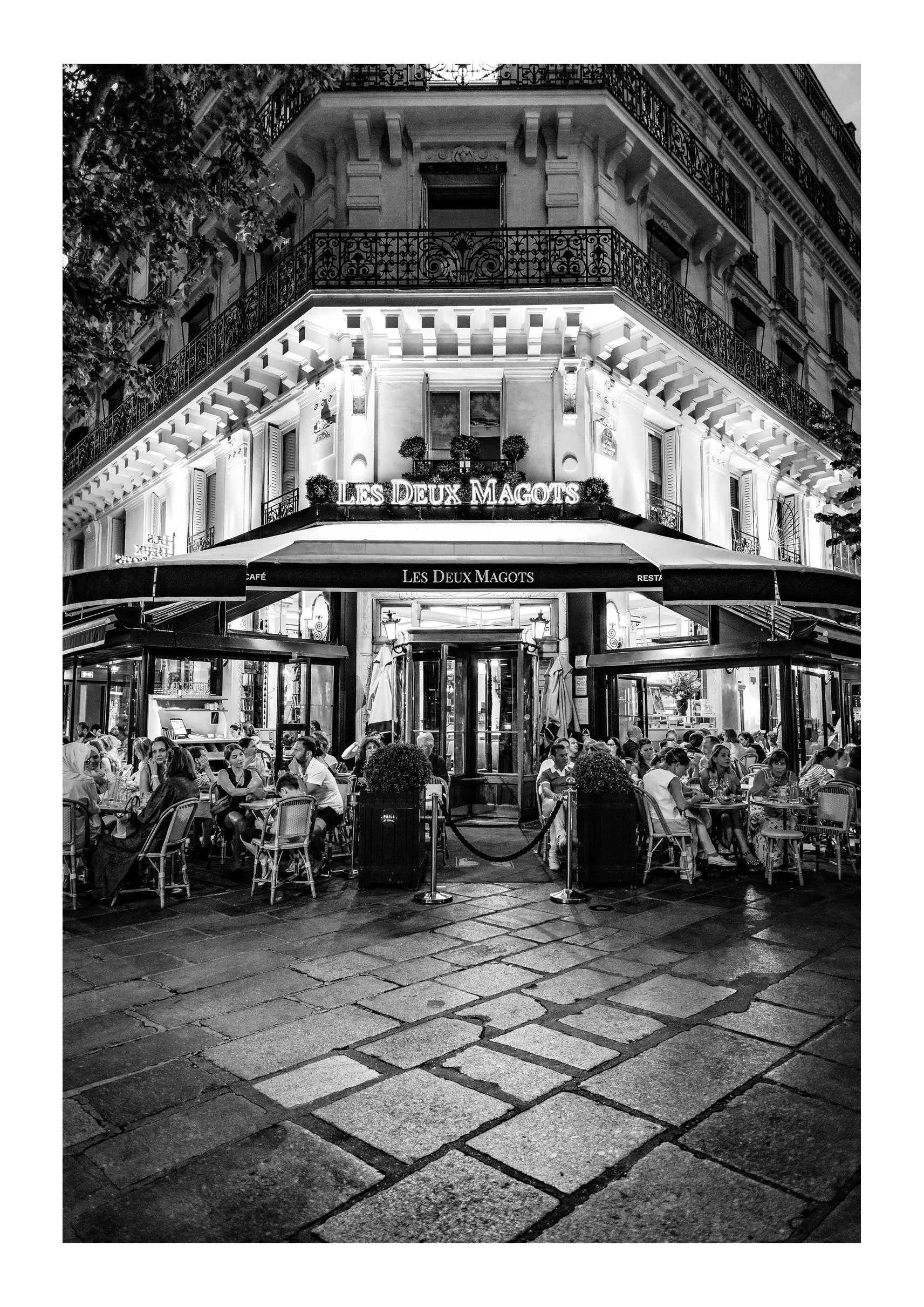 Reservations at Les Deux Magots