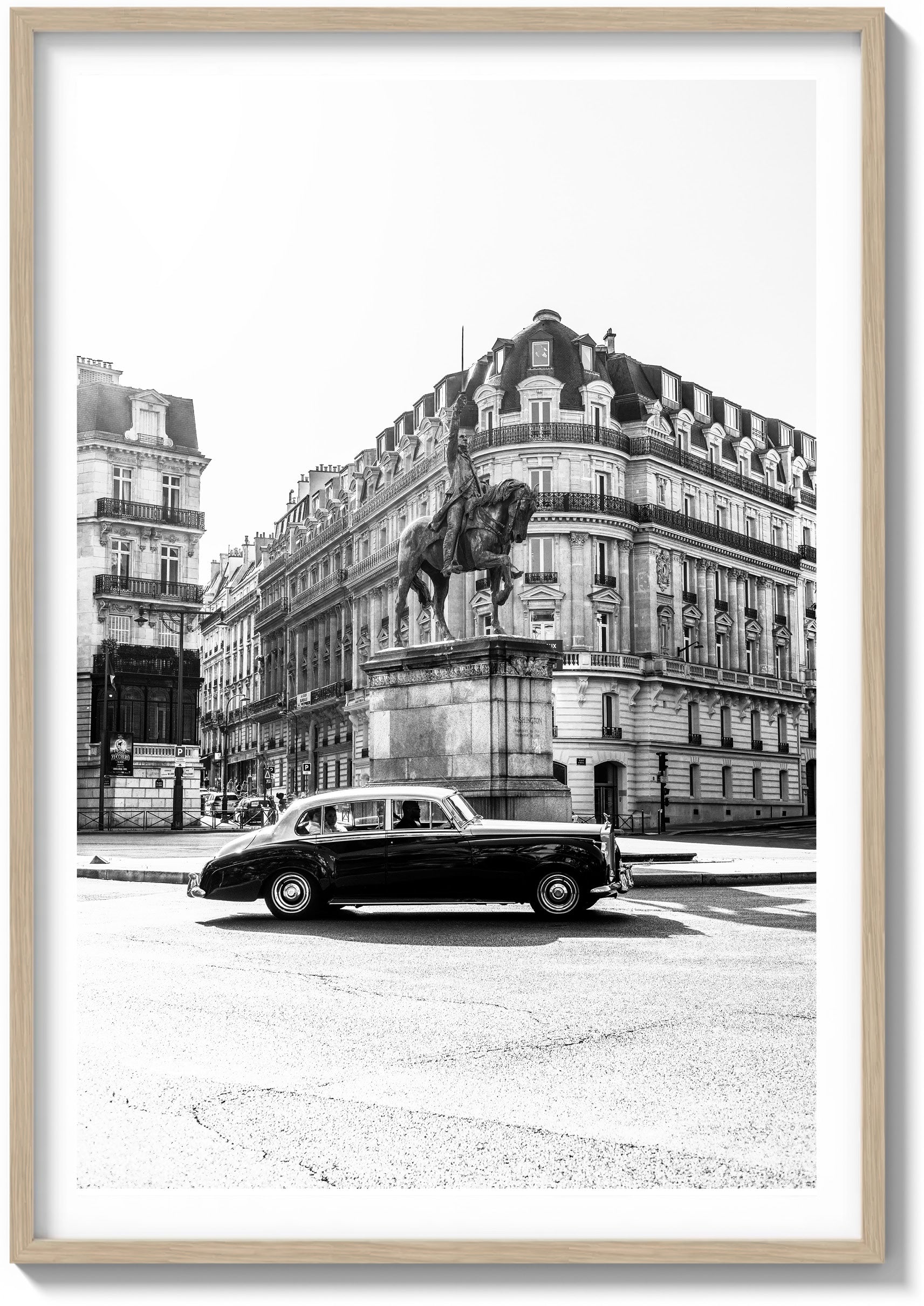 Circling Avenue d'Iéna
