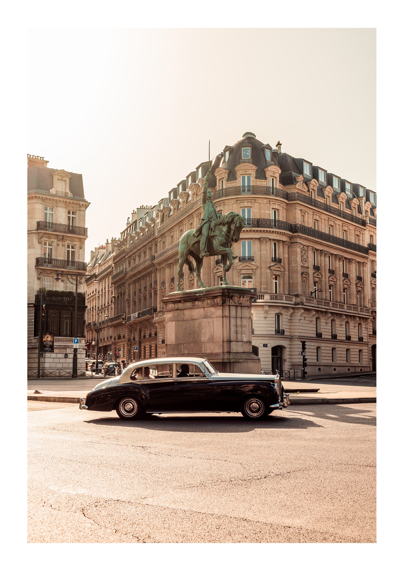 Circling Avenue d'Iéna