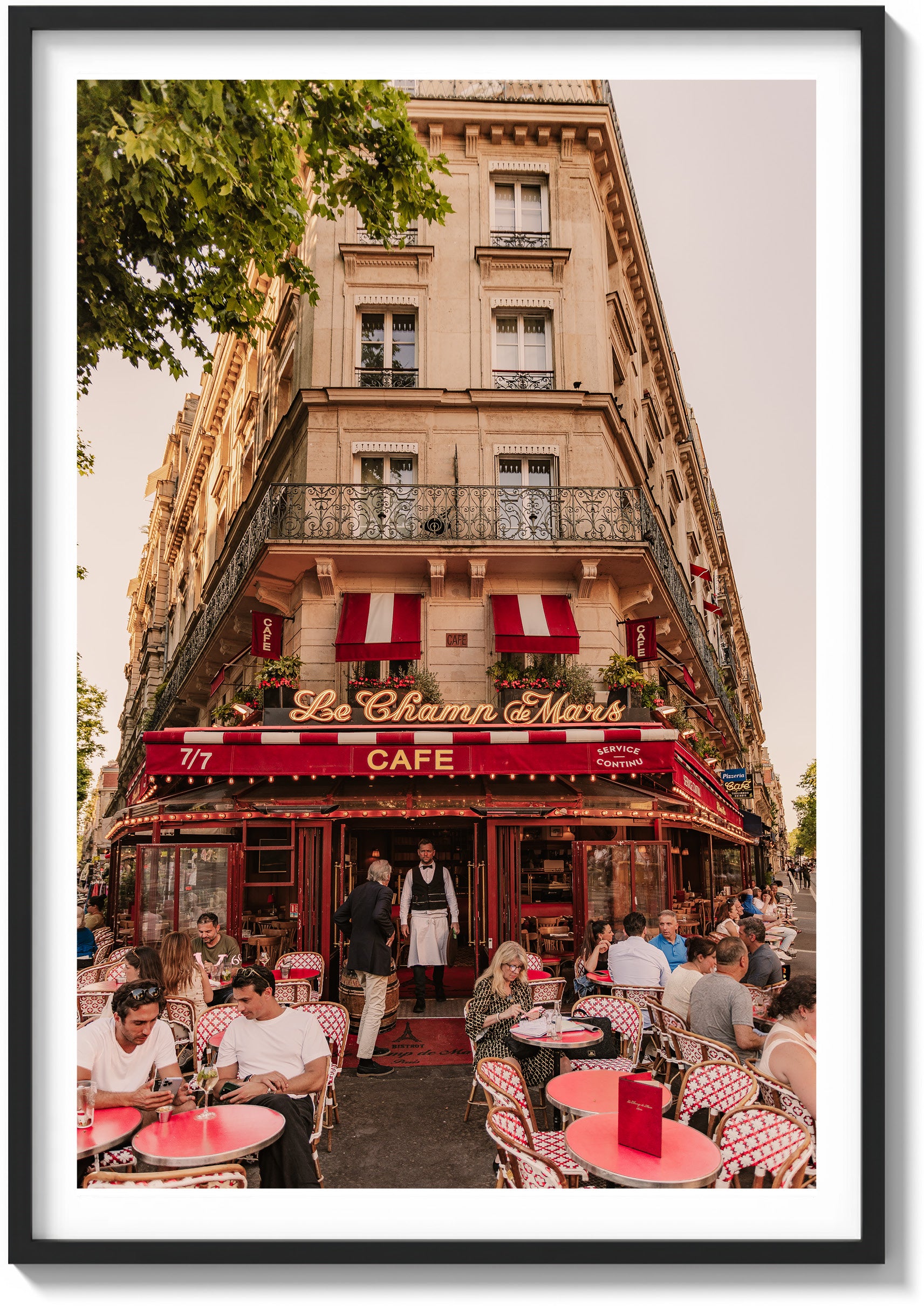 Le Champ de Mars Café