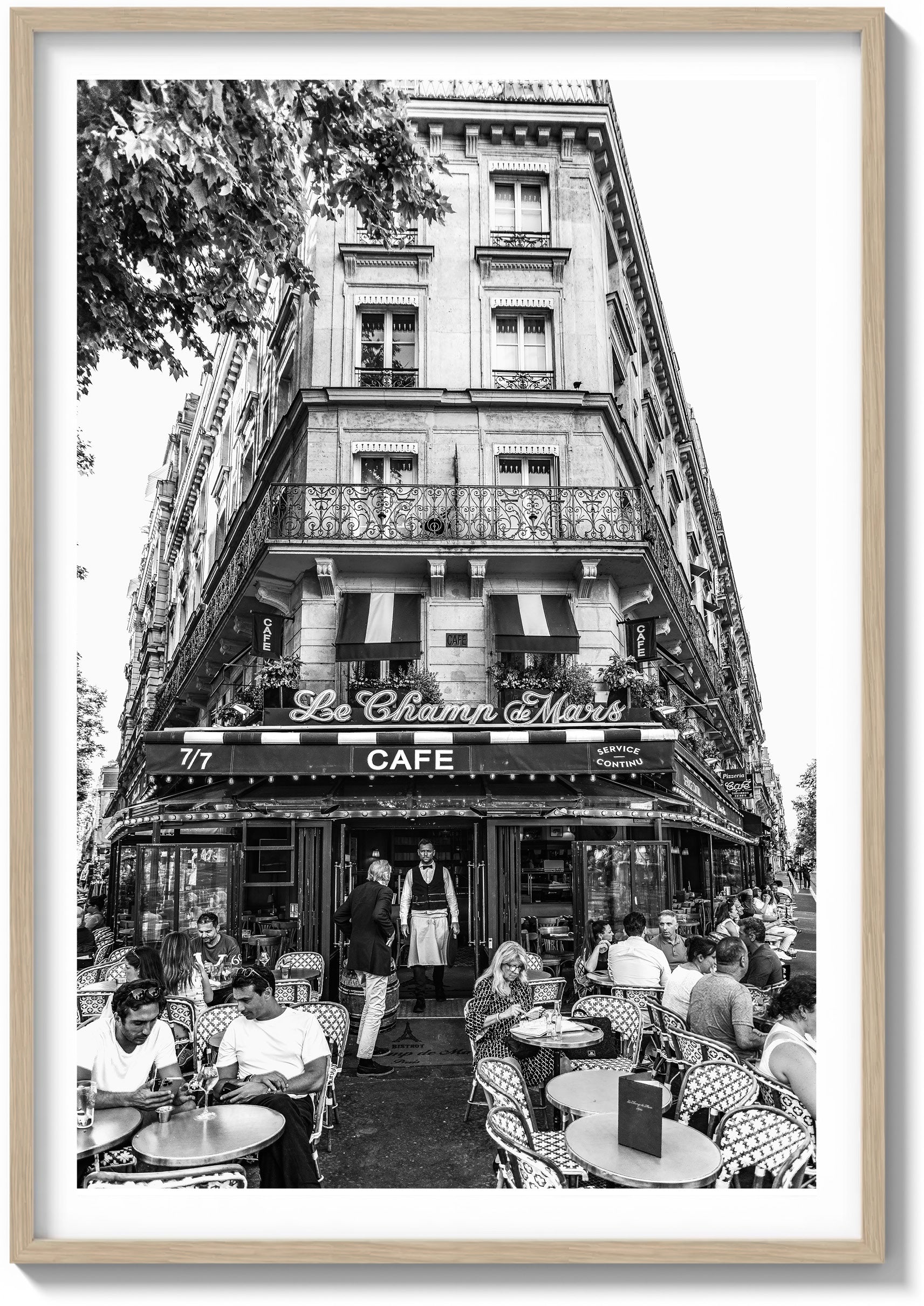 Le Champ de Mars Café