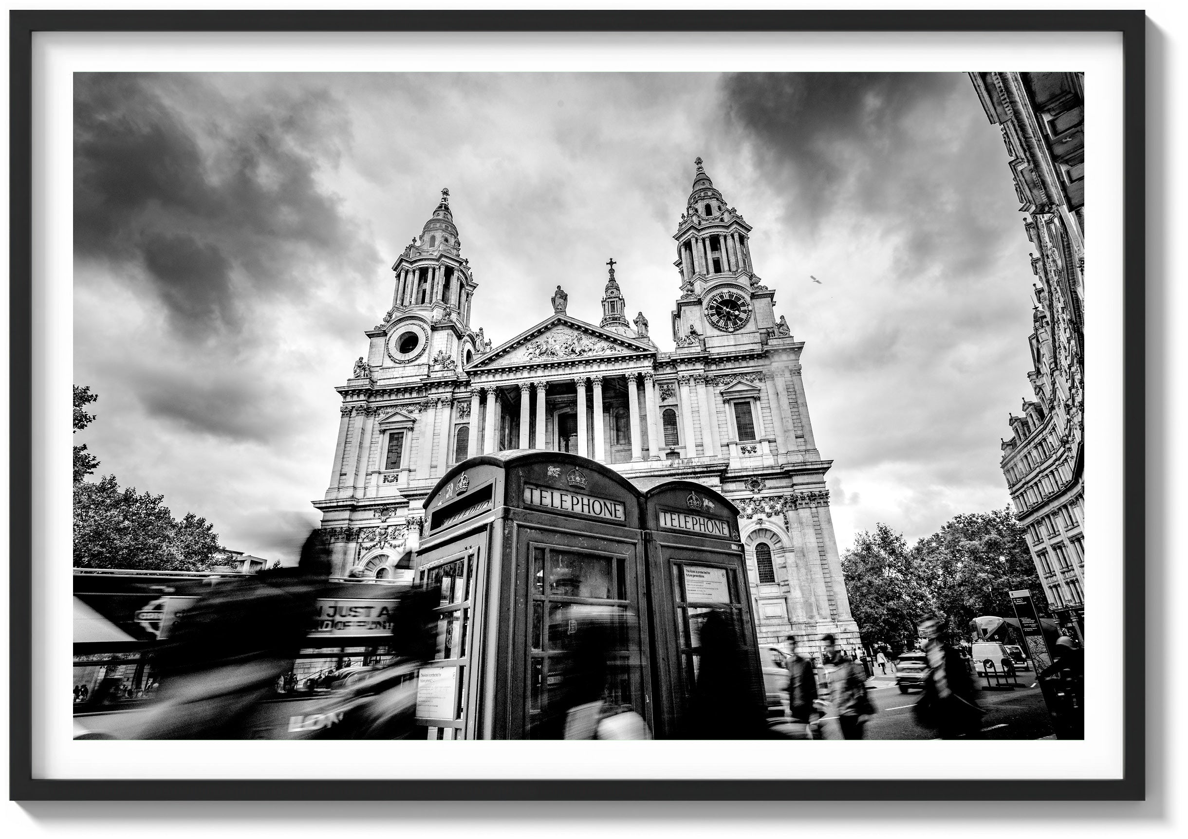 Bustle at St. Paul's Cathedral