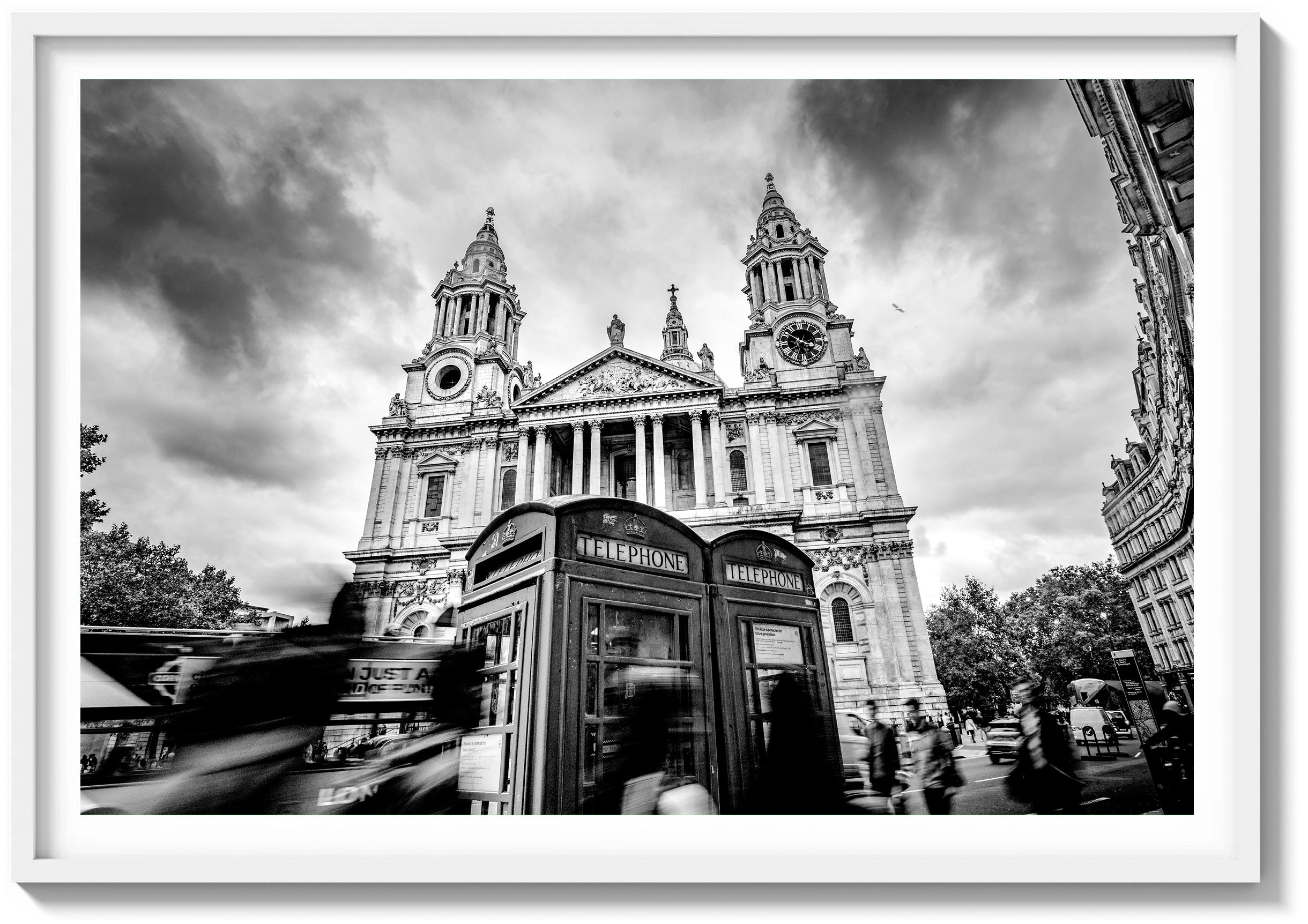 Bustle at St. Paul's Cathedral