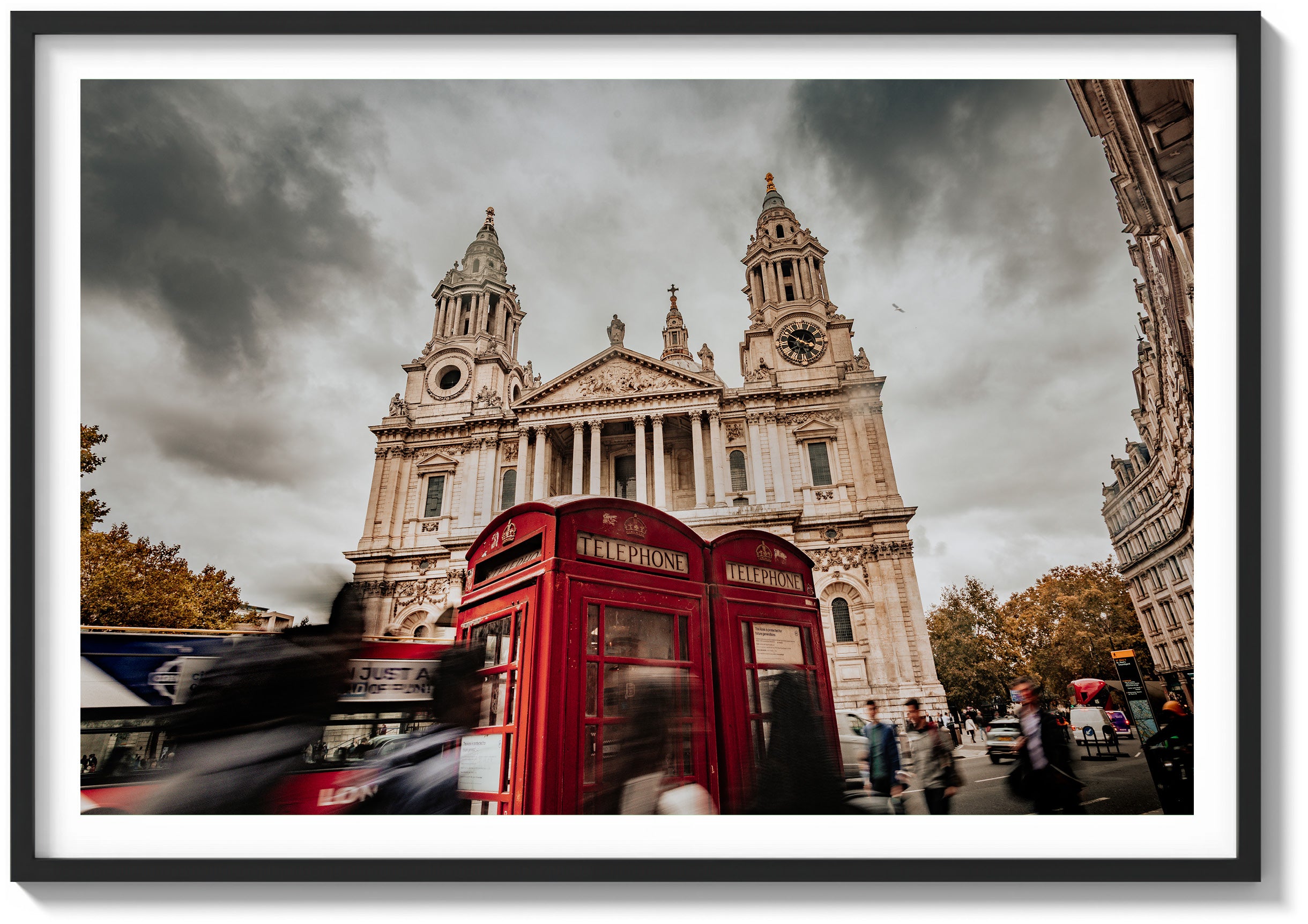 Bustle at St. Paul's Cathedral