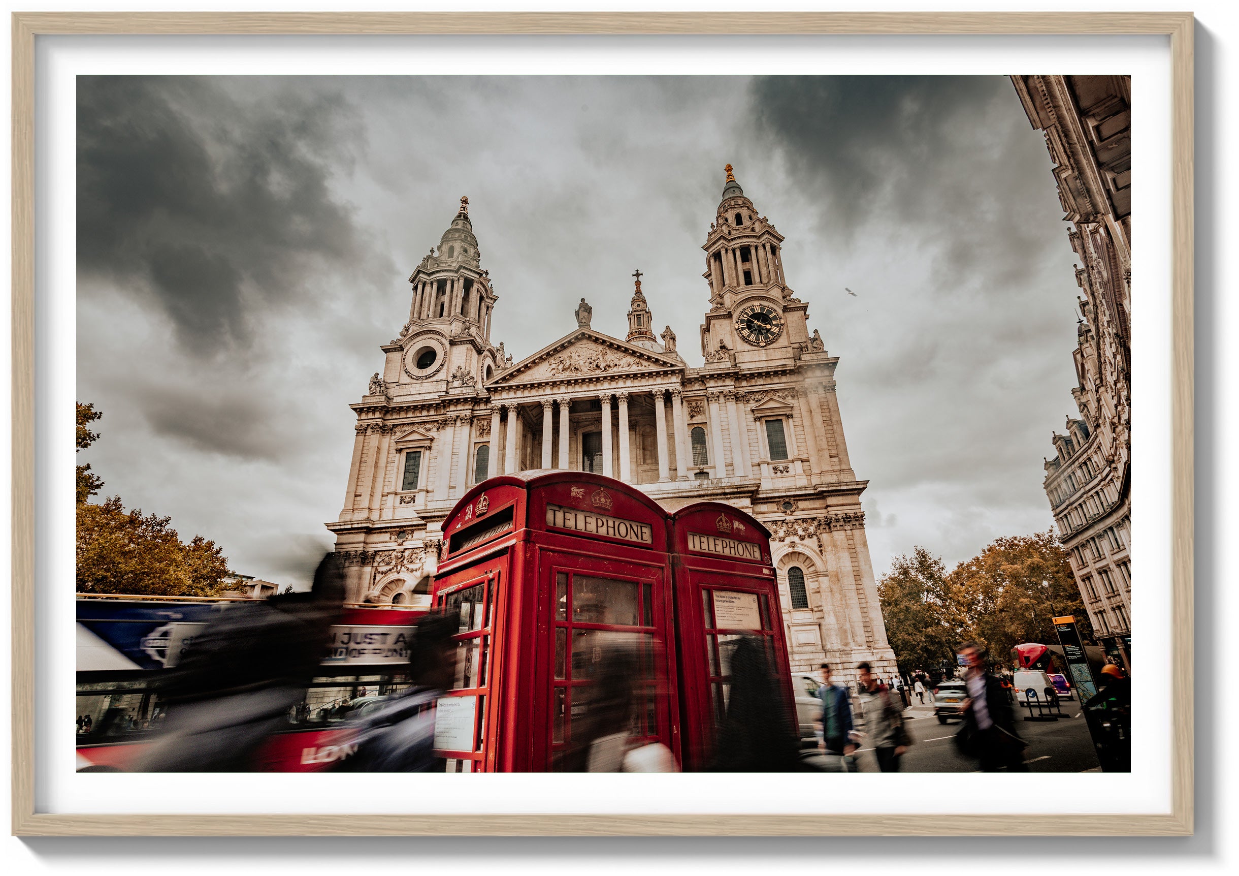 Bustle at St. Paul's Cathedral