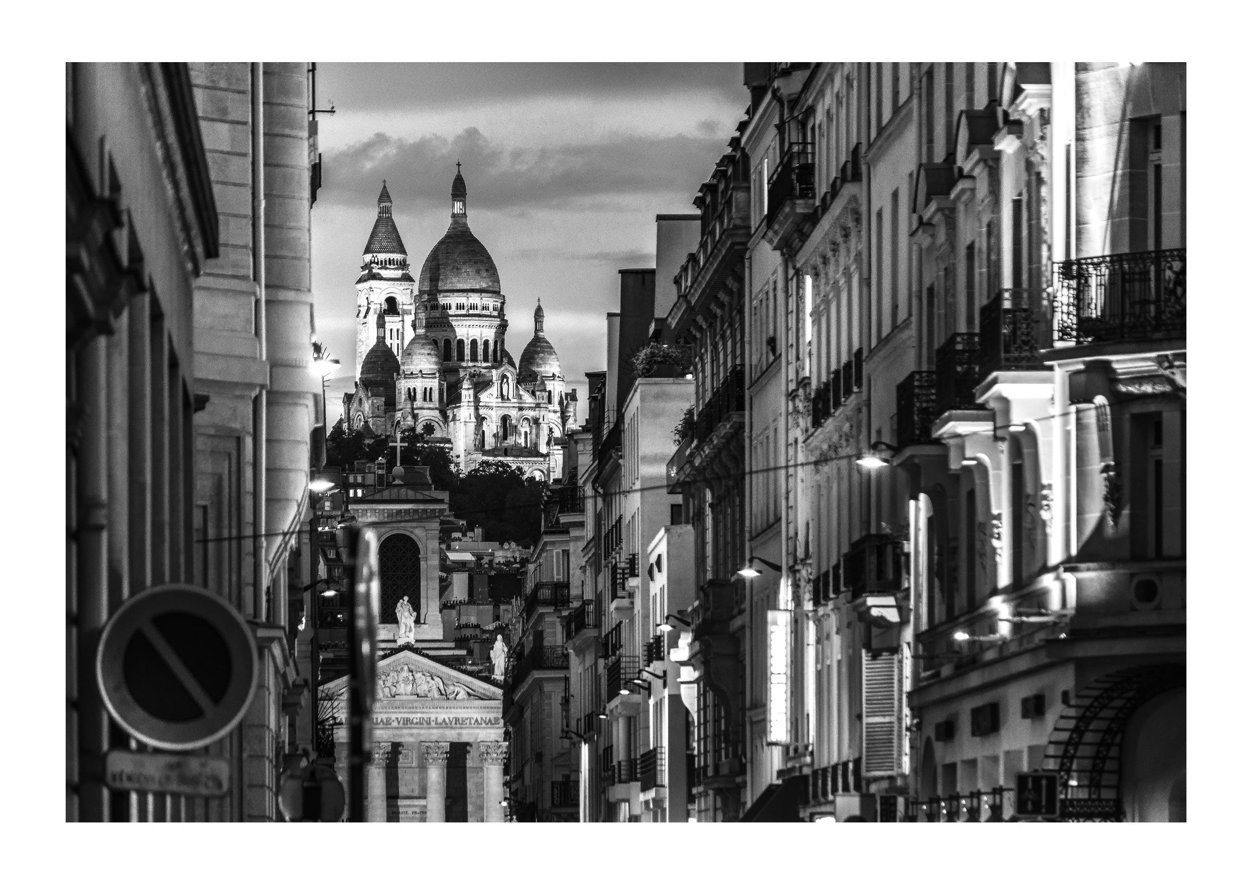 Strolling to The Sacré-Cœur