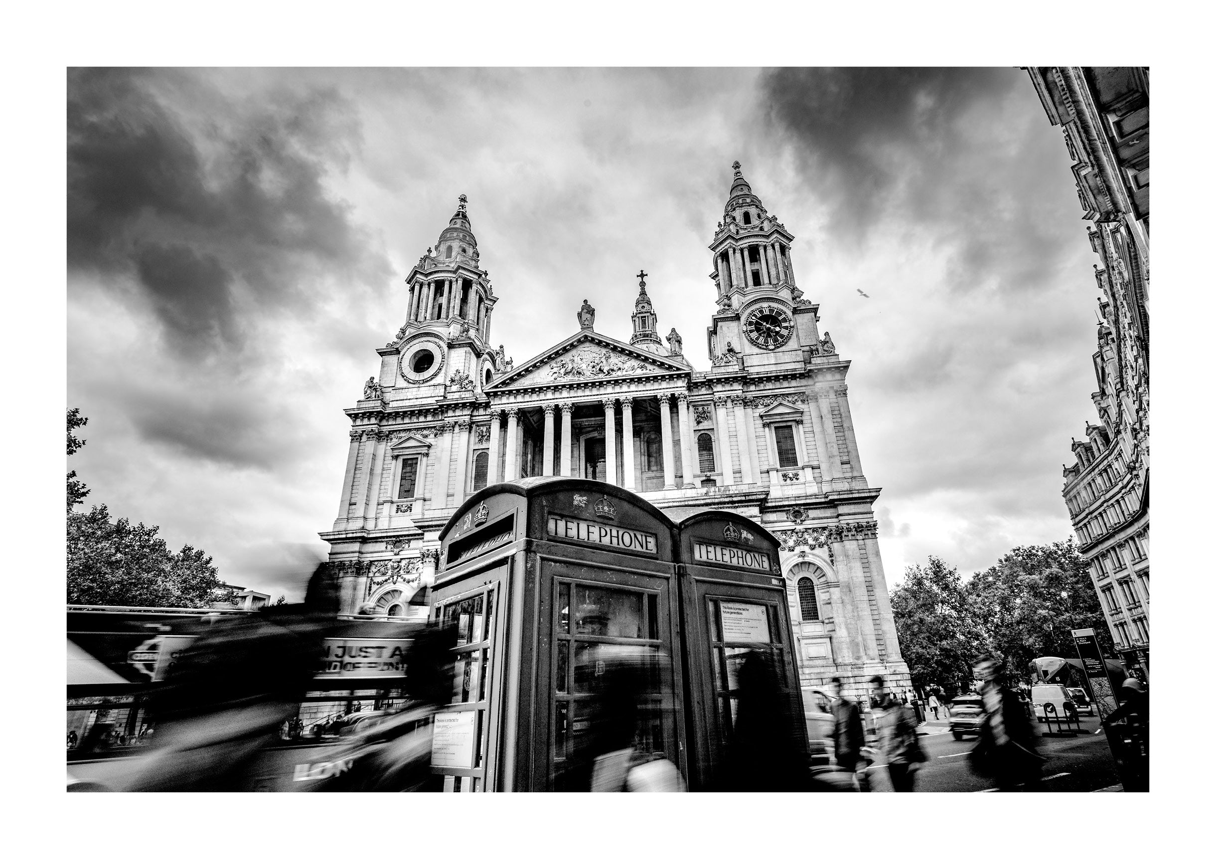 Bustle at St. Paul's Cathedral
