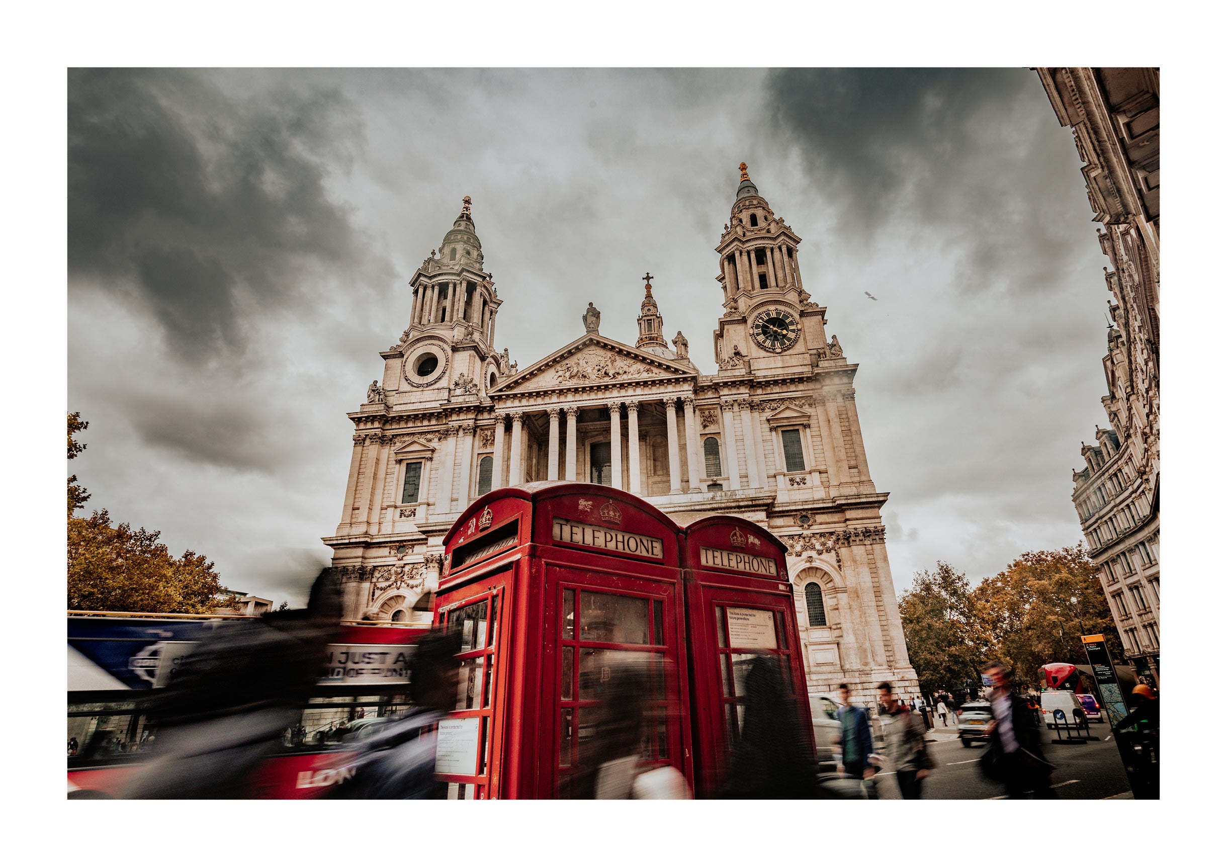 Bustle at St. Paul's Cathedral