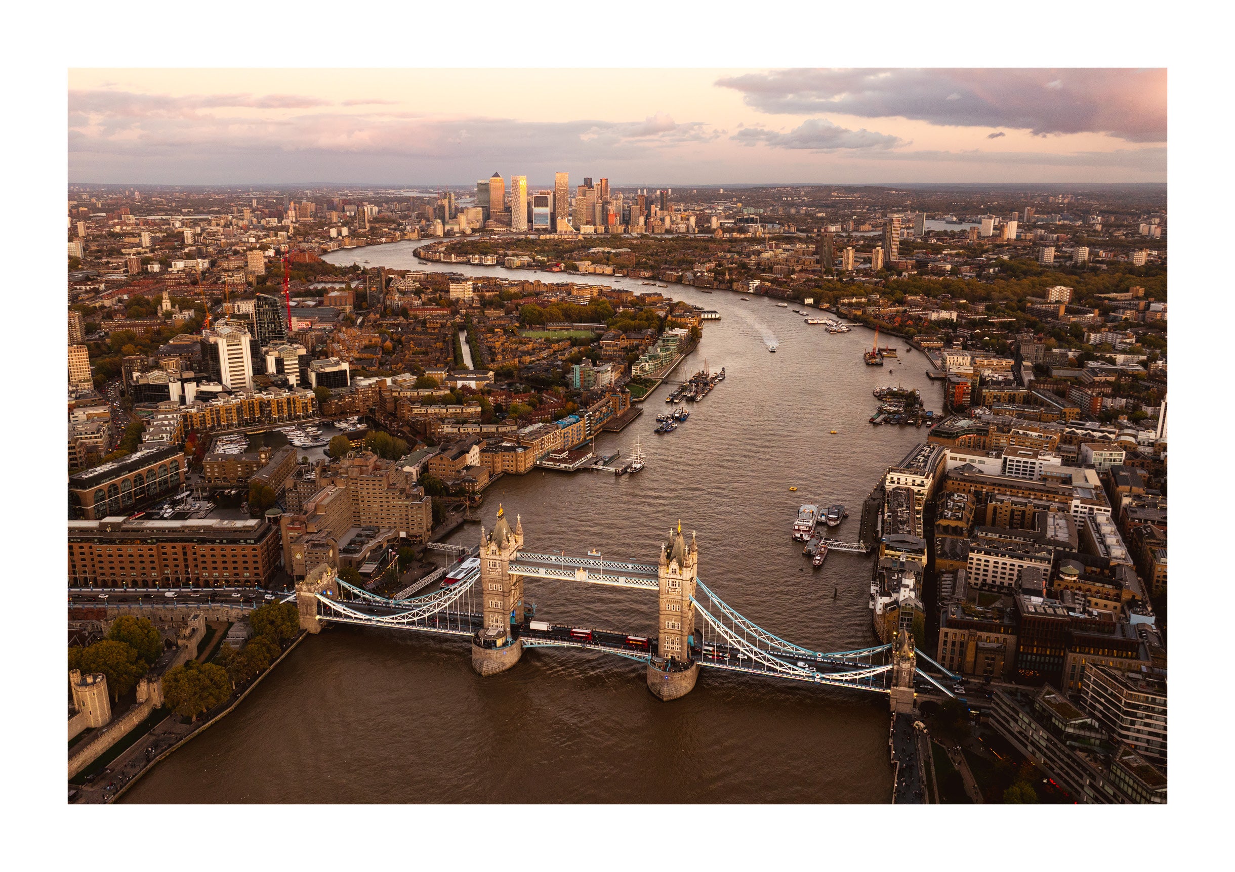 Skyview Facing Canary Wharf