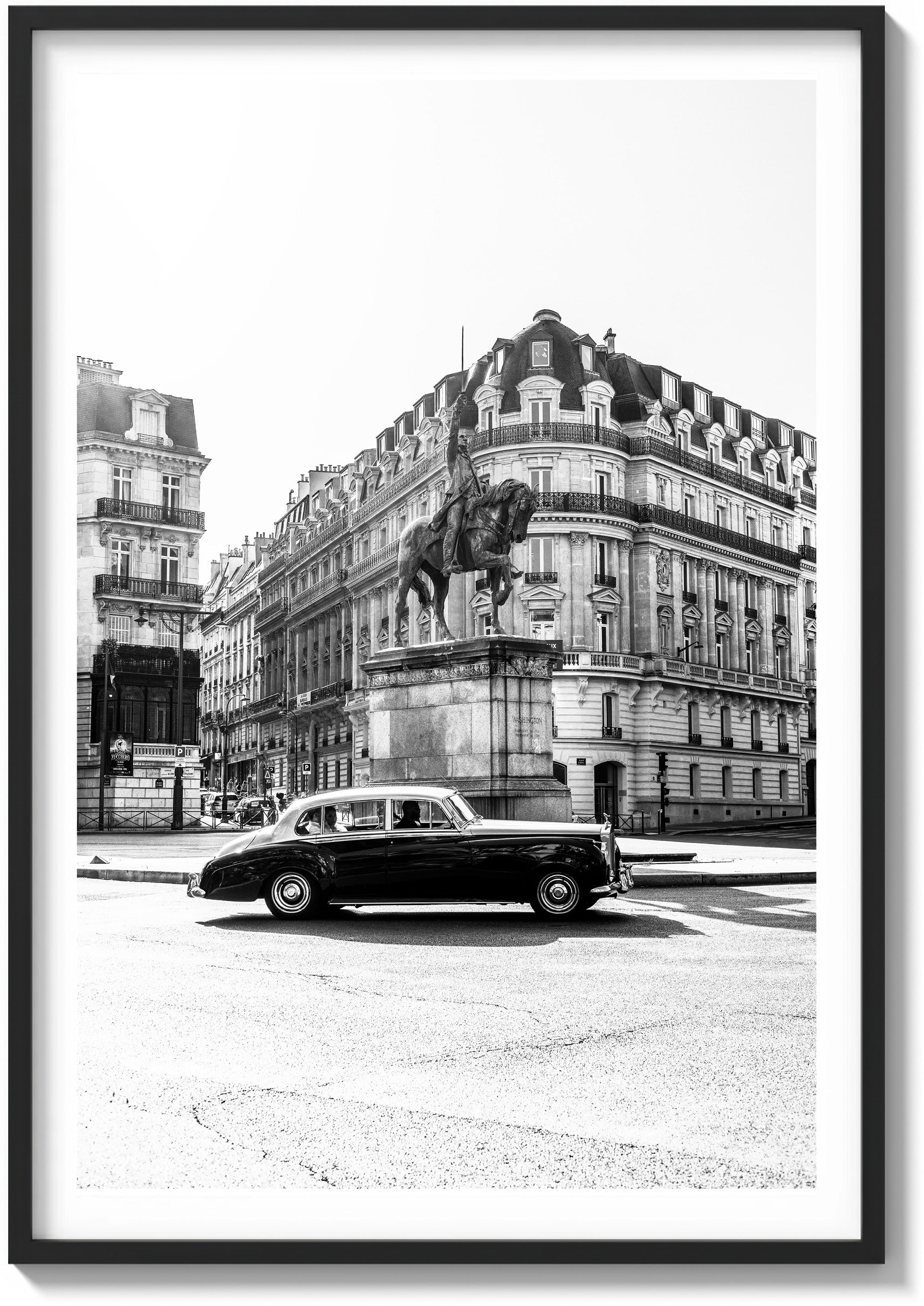 Circling Avenue d'Iéna