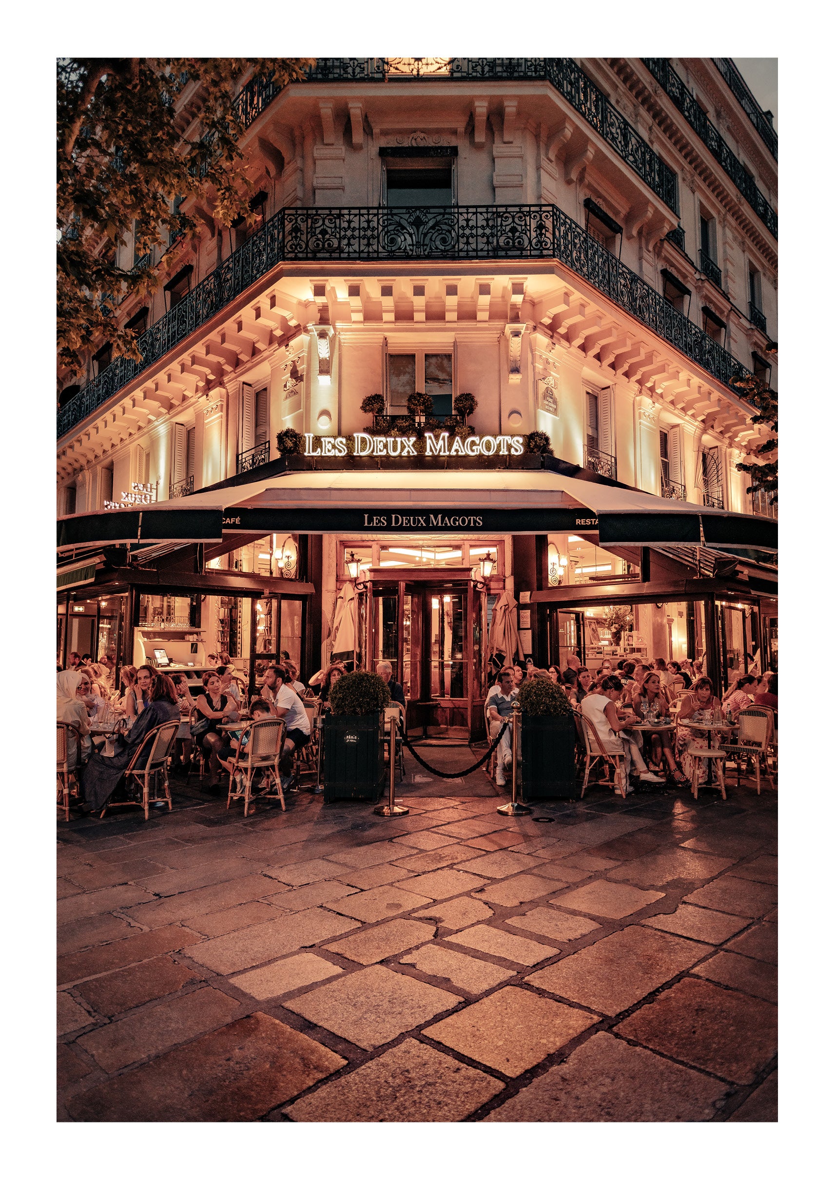 Reservations at Les Deux Magots