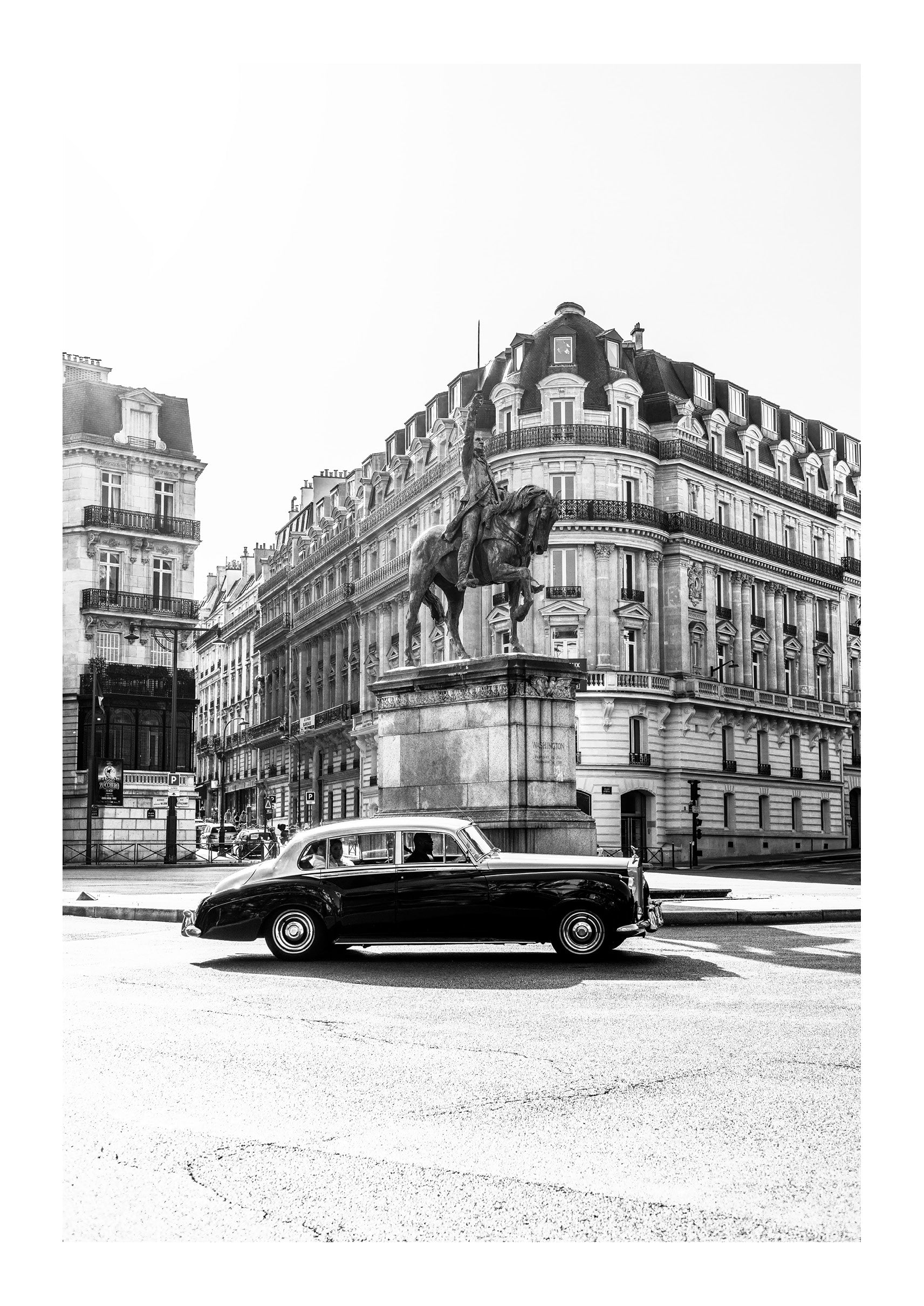 Circling Avenue d'Iéna