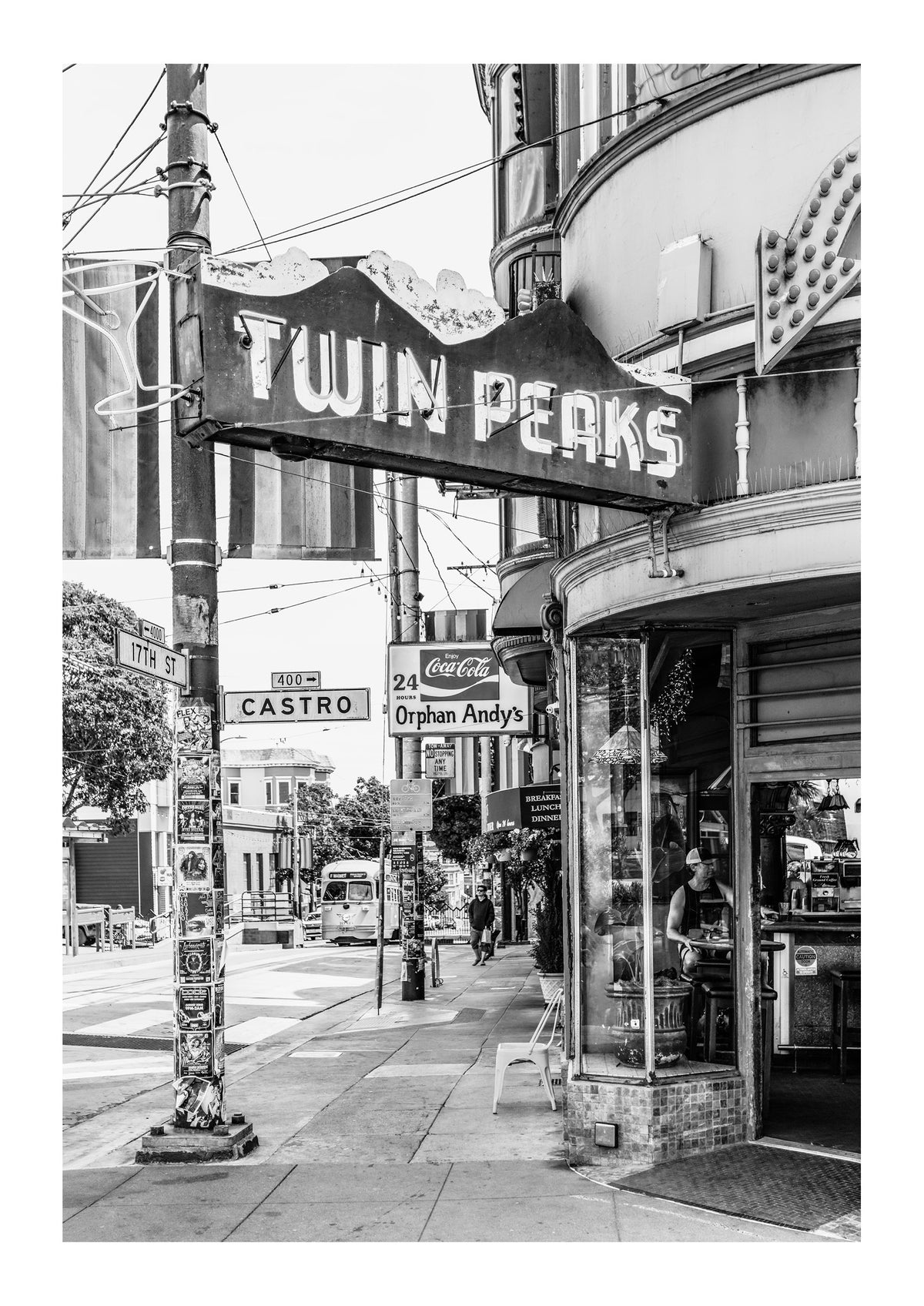 Twin Peaks Tavern